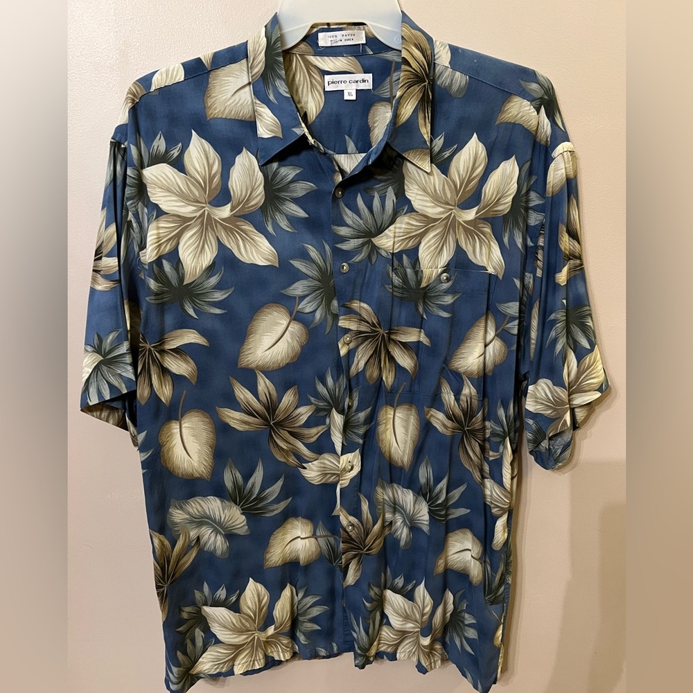 Pierre Cardin, men’s casual button down shirt.